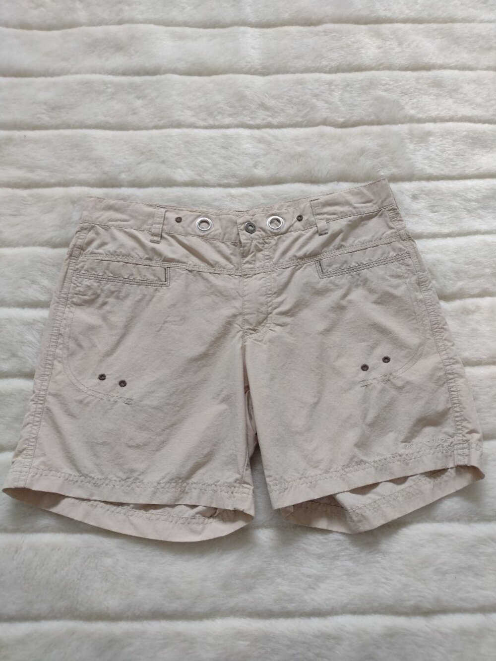 Columbia Women's Shorts Omni-Shade Beige Small